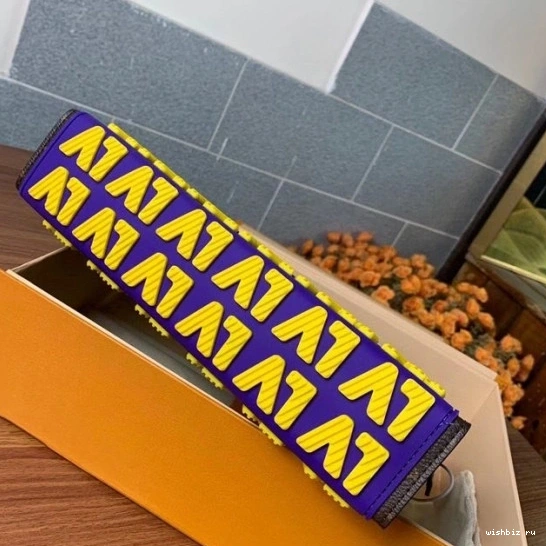 WIS VUITTON VOYAGE LOUIS MM POCHETTE 0304